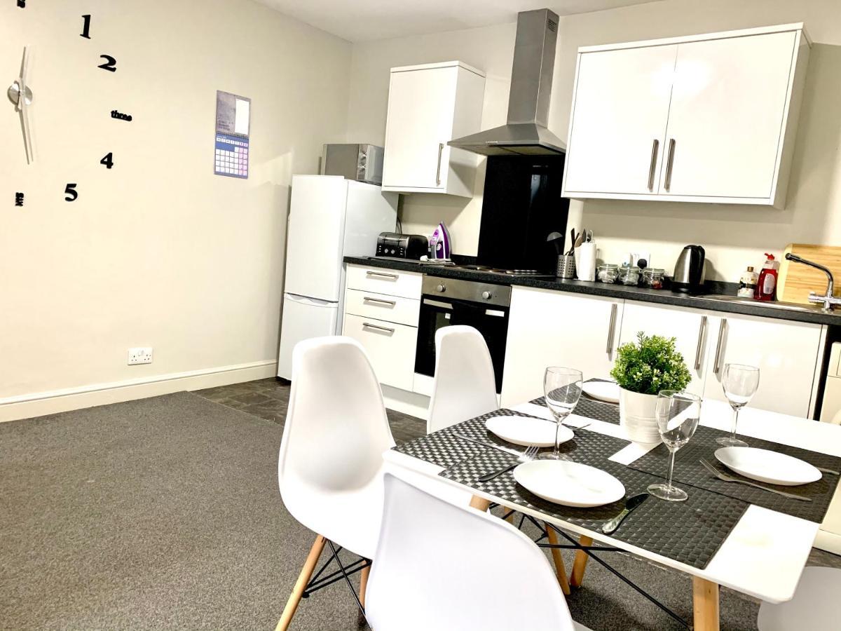 Free, large CAR PARK apartment Wakefield Extérieur photo