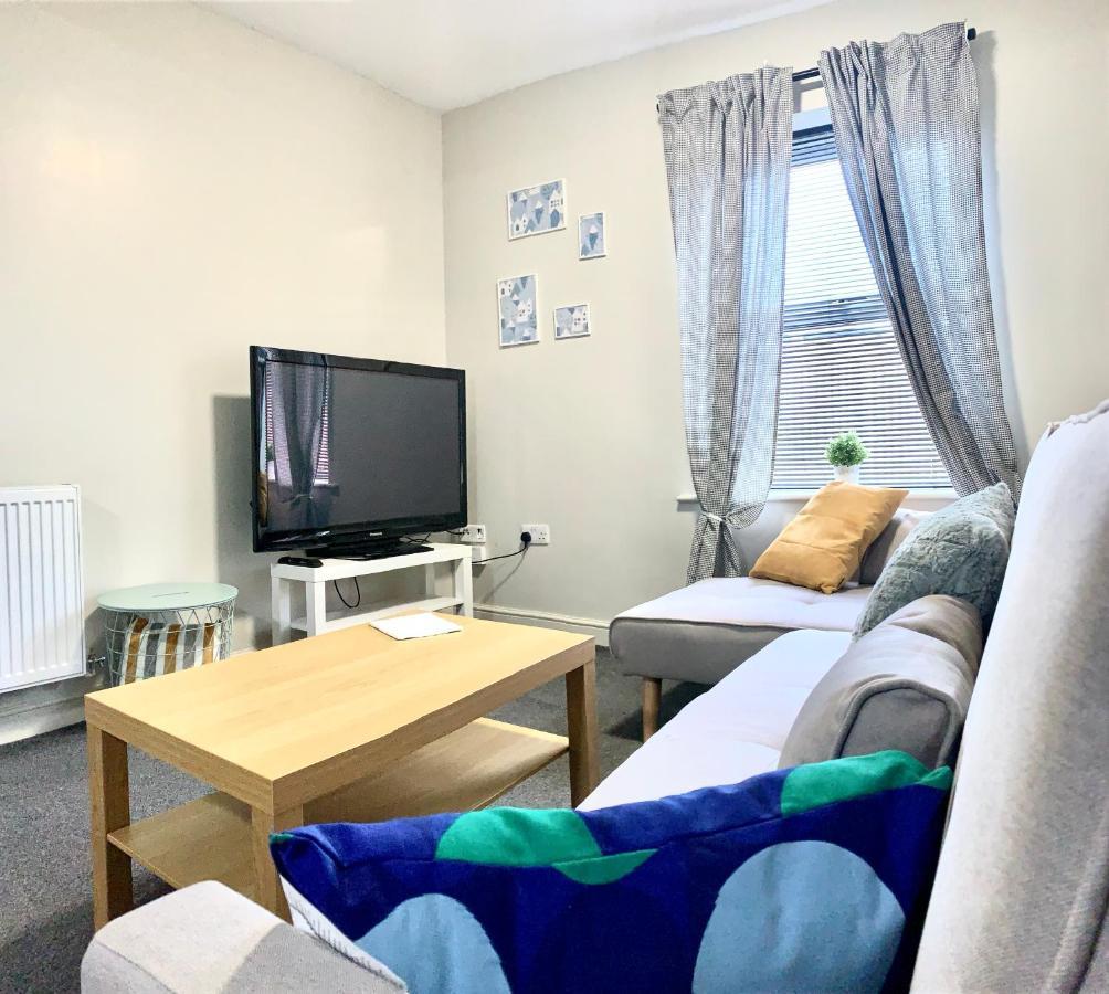 Free, large CAR PARK apartment Wakefield Extérieur photo